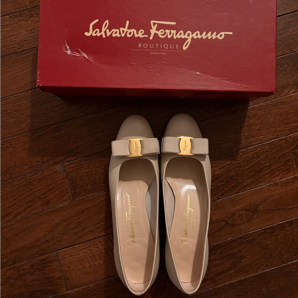 Vintage Ferragamo heels excellent condition